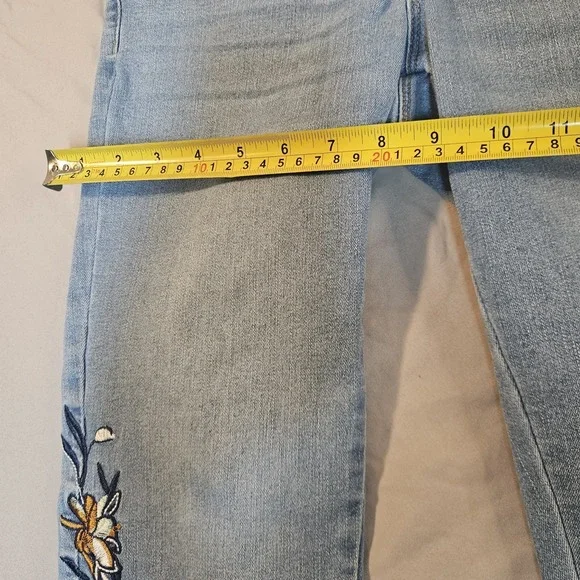 Sandpiper Petite Embroidered Floral Stretch Jeans Womens Sz 4 Spring - Picture 3 of 11